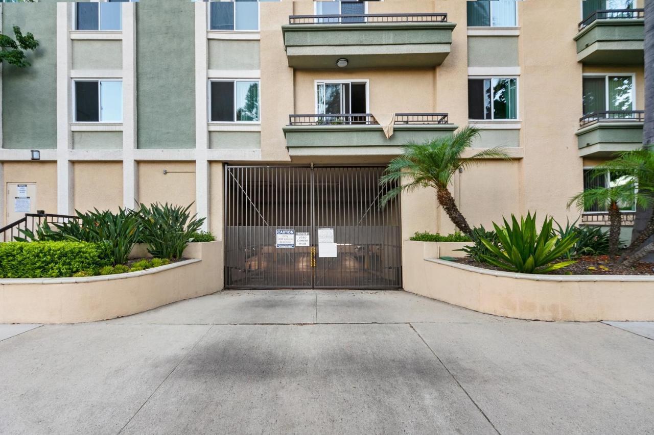 Aparthotel Beverly Hills 2 Bed 2 Bath Penthouse With Den And Parking 414 *