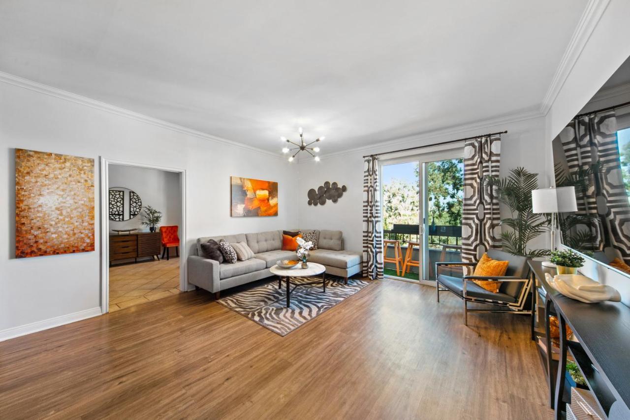 Beverly Hills 2 Bed 2 Bath Penthouse With Den And Parking 414 Los Angeles