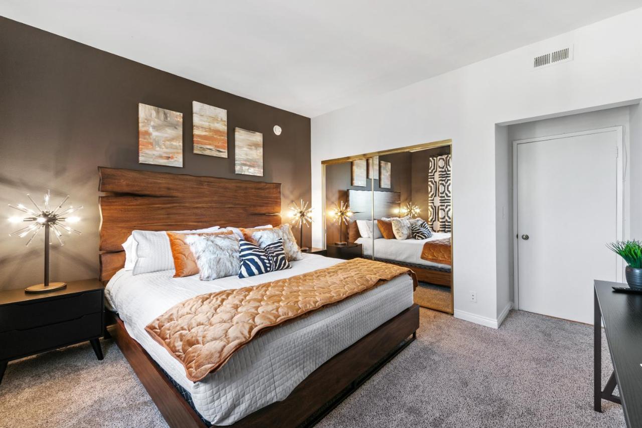 Beverly Hills 2 Bed 2 Bath Penthouse With Den And Parking 414 Aparthotel *