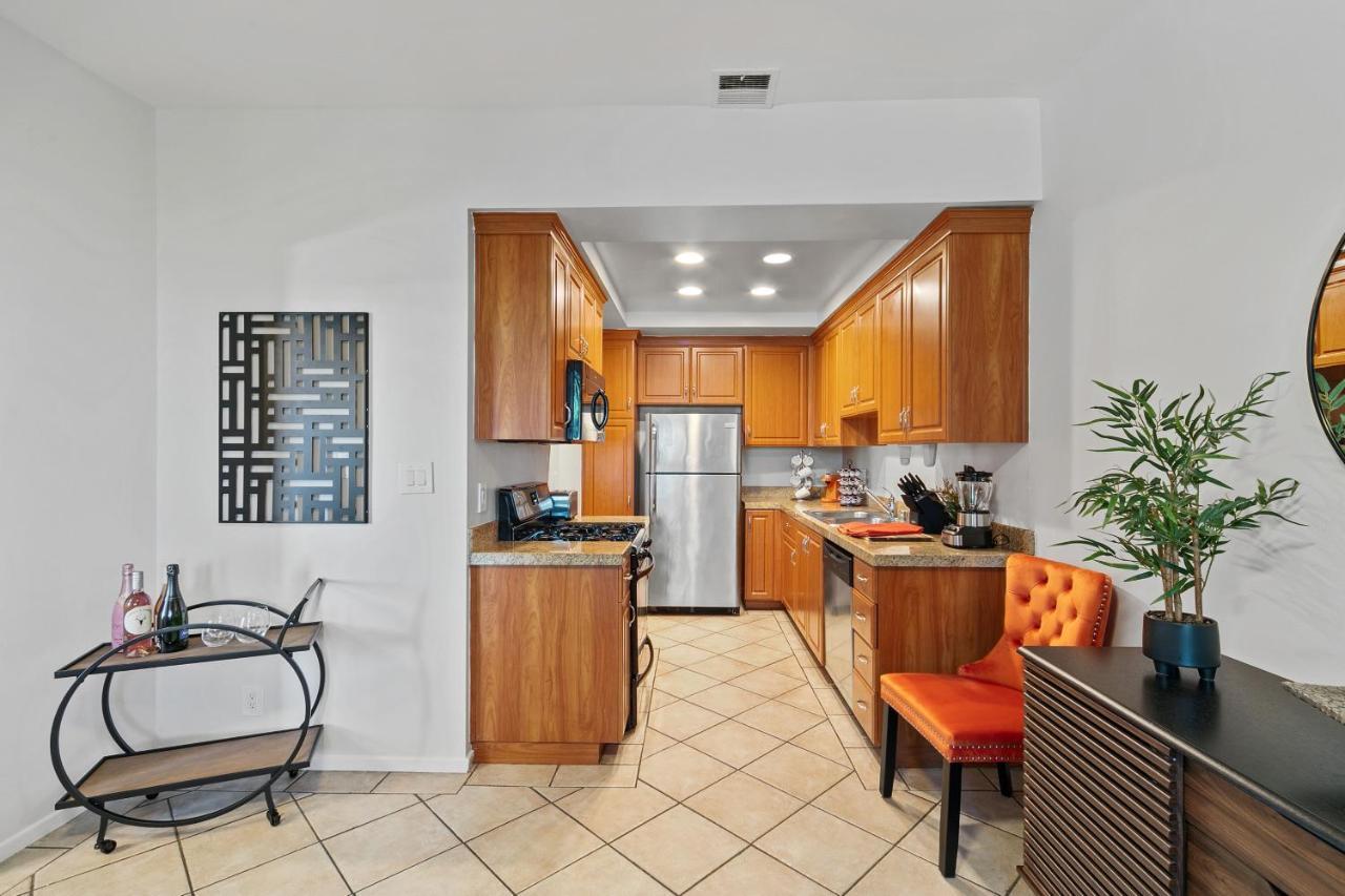 Beverly Hills 2 Bed 2 Bath Penthouse With Den And Parking 414 Aparthotel *