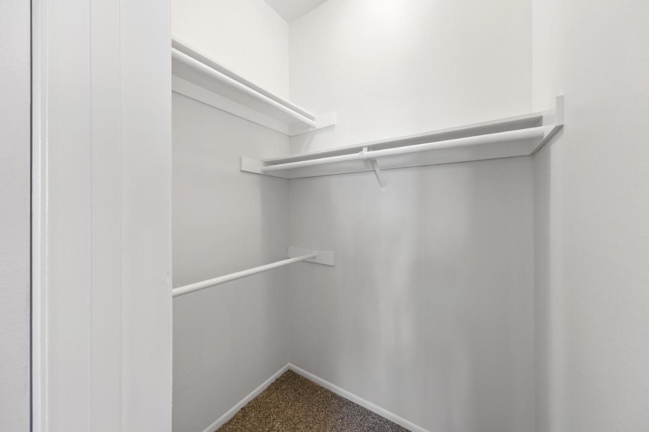 Beverly Hills 2 Bed 2 Bath Penthouse With Den And Parking 414 * Los Angeles
