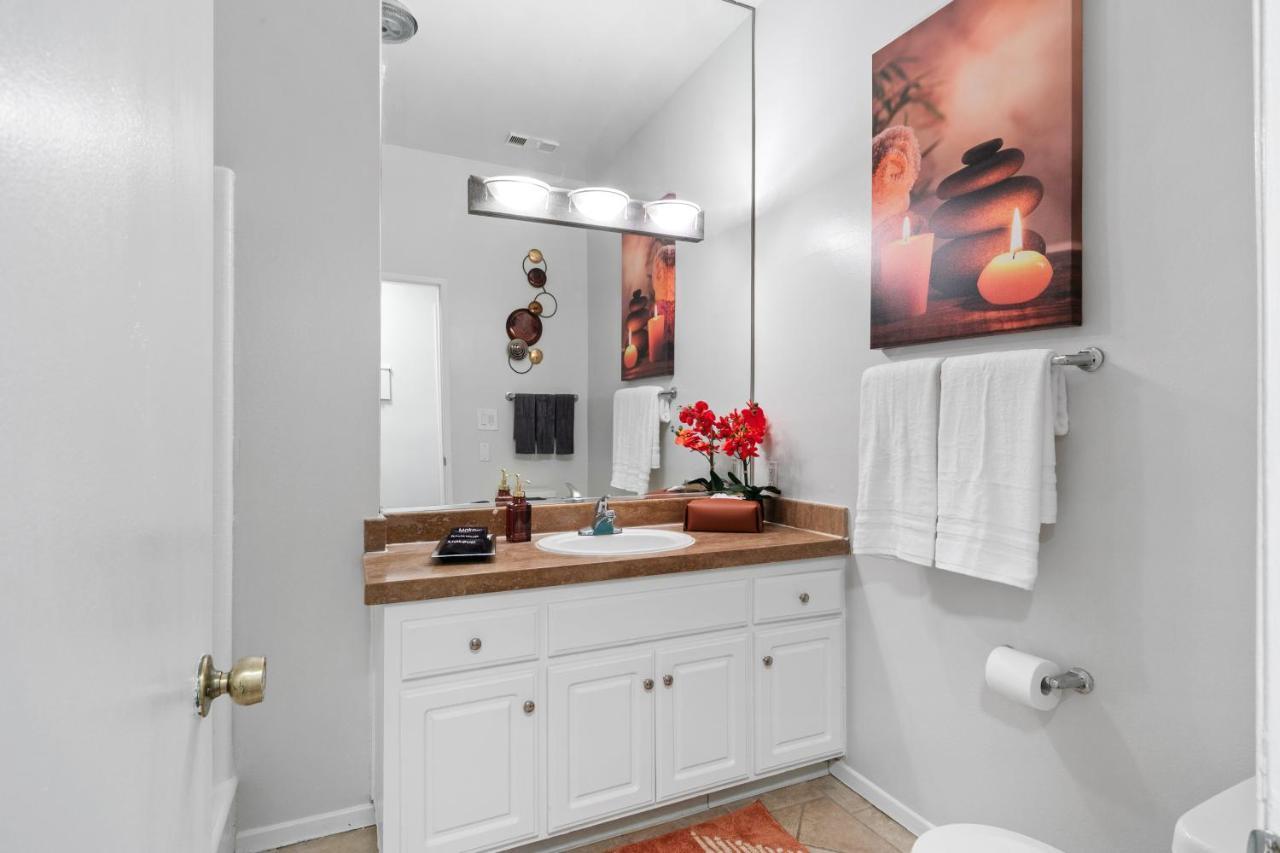 Beverly Hills 2 Bed 2 Bath Penthouse With Den And Parking 414 Aparthotel