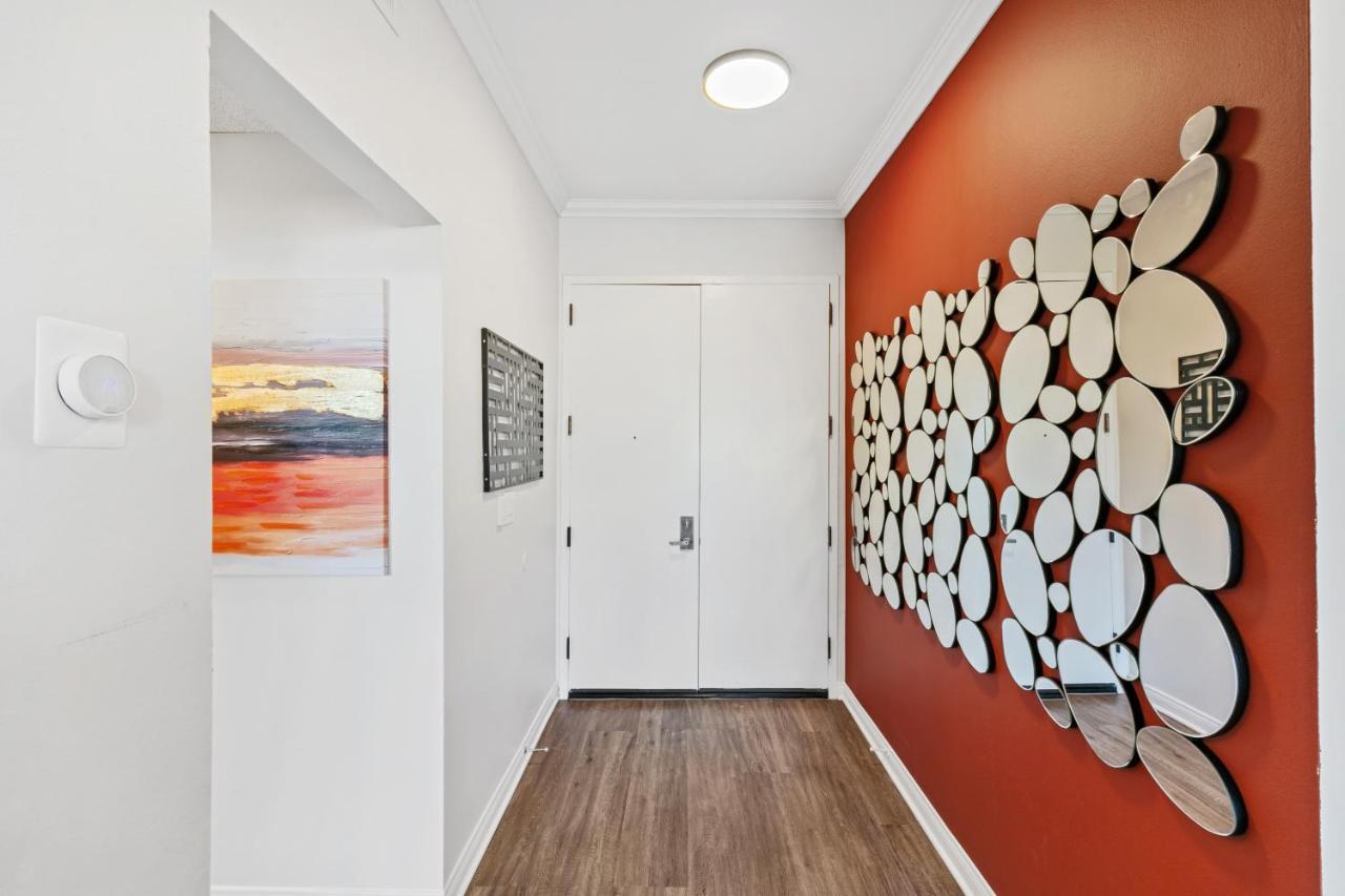 Beverly Hills 2 Bed 2 Bath Penthouse With Den And Parking 414 Aparthotel *