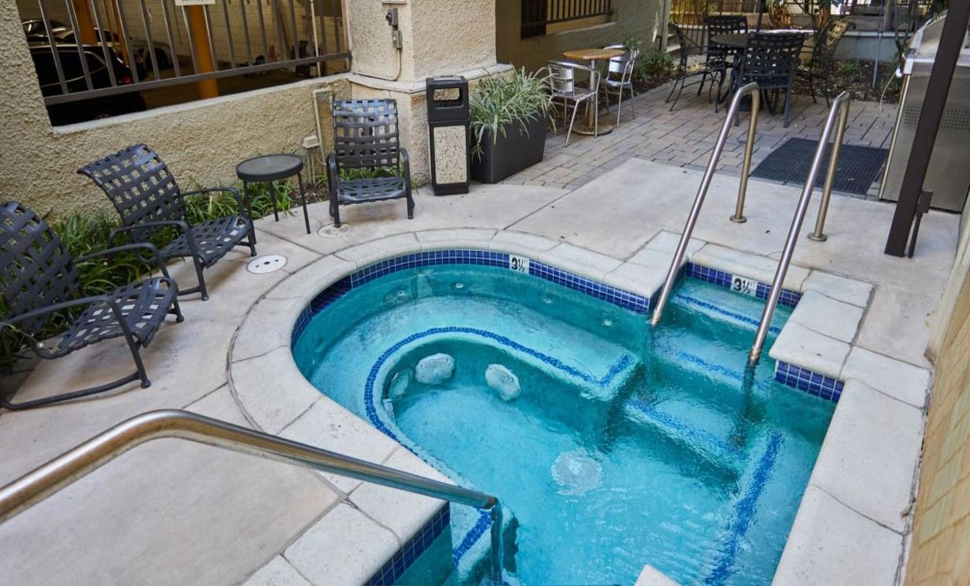 Beverly Hills 2 Bed 2 Bath Penthouse With Den And Parking 414 * Los Angeles
