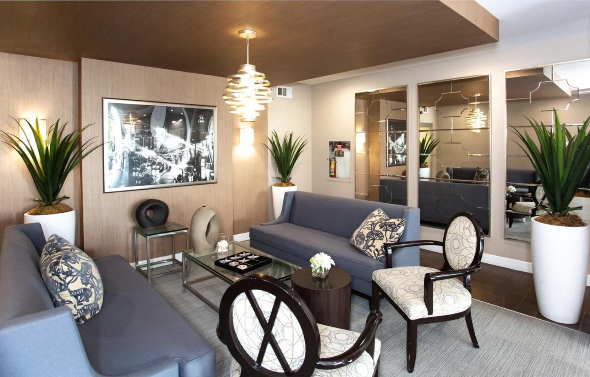 Beverly Hills 2 Bed 2 Bath Penthouse With Den And Parking 414